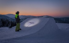 ...což nám vůbec nevadilo díky super čelovkám od Ledlenseru!