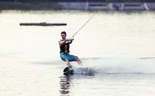 Wakeboard a vodní lyže